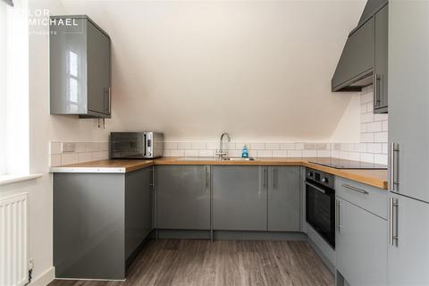 4 bedroom flat to rent, Melville Road, Hove