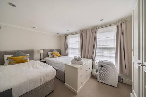 4 bedroom flat to rent, Sterling Street, Knightsbridge, London, SW7