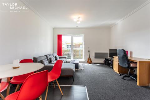 3 bedroom apartment to rent, Kingscote Way, Brighton
