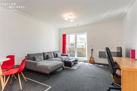 3 bedroom apartment to rent, Kingscote Way, Brighton