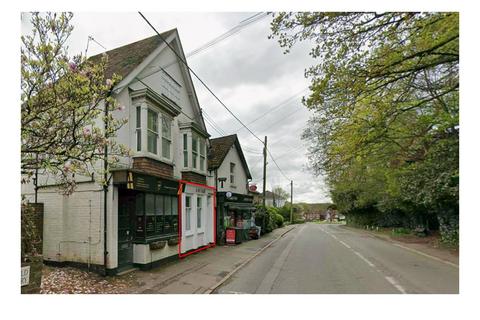 Retail property (high street) to rent - Petworth Road, Chiddingfold, Surrey, GU8