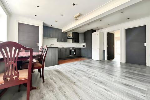 1 bedroom in a house share to rent, Eton Avenue, Hounslow TW5