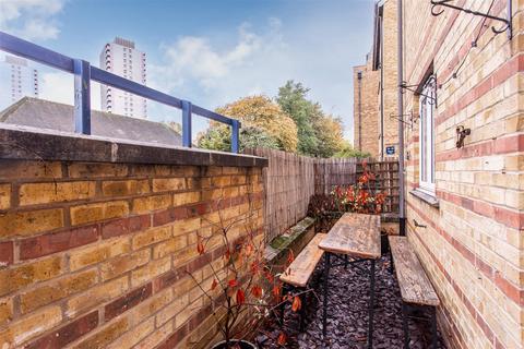 3 bedroom maisonette for sale, Rainhill Way, Bow, E3