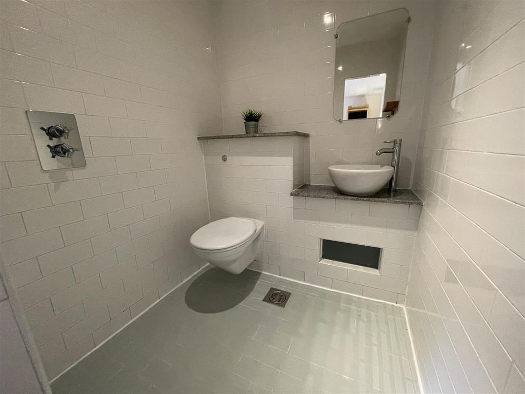 En-Suite 3.jpeg