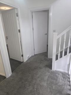 5 bedroom semi-detached house to rent, Trent Avenue, UPMINSTER RM14