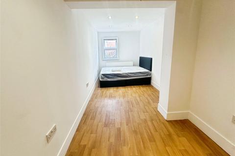 1 bedroom in a house share to rent, Eton Avenue, Hounslow TW5