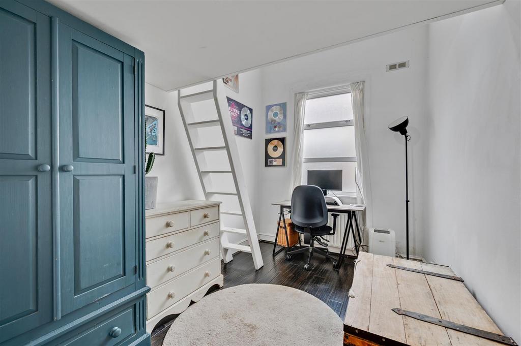 Daniels 136 Minet Avenue 005.jpg