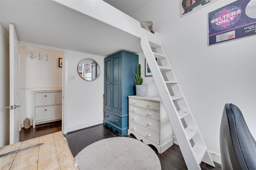 Daniels 136 Minet Avenue 006.jpg