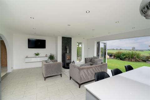 5 bedroom detached bungalow for sale, Belle Vue Avenue, Scholes LS15