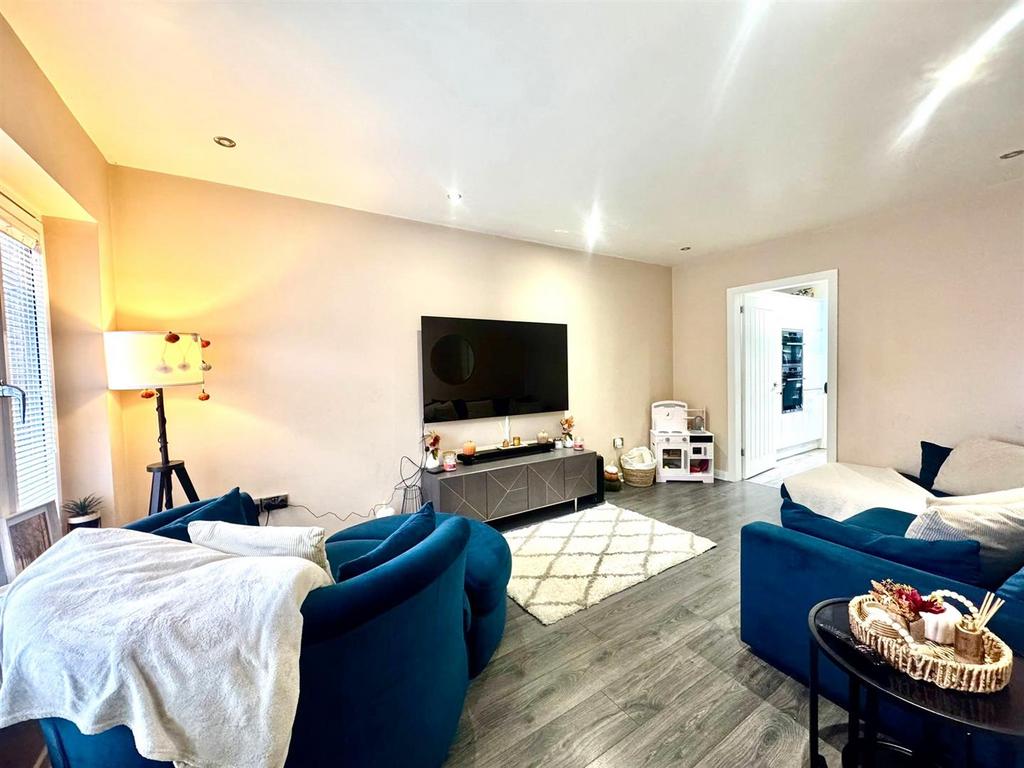 Whats App Image 2025-10-21 at 16.12.17 (1).jpeg