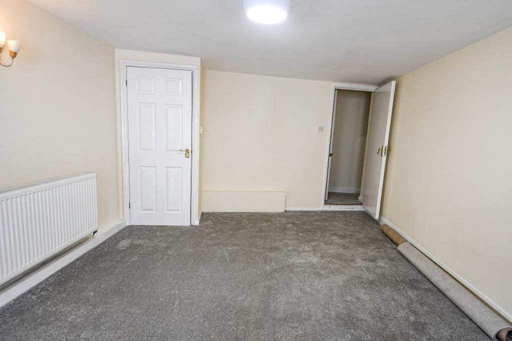 2 Medium T202510071144.jpg