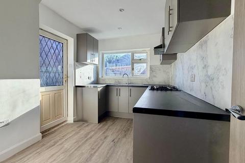 2 bedroom house to rent, Chapel Avenue, Heckmondwike