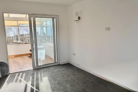 2 bedroom house to rent, Chapel Avenue, Heckmondwike
