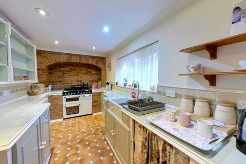 4 bedroom semi-detached house for sale, Lynton Avenue, Kingsthorpe, NN2 8LX