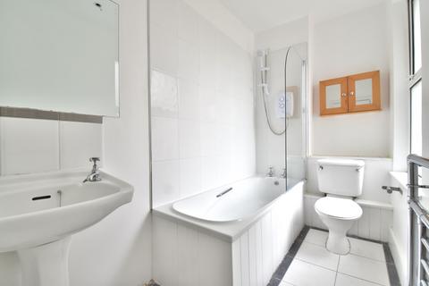 2 bedroom flat to rent, Kingswood Road, London, SW2