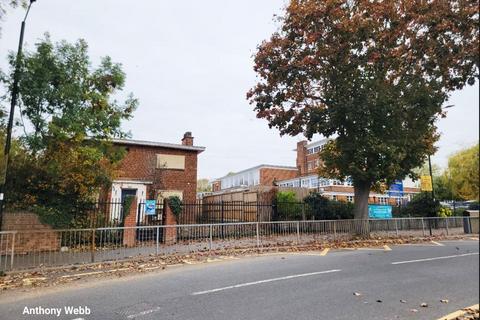 undefined, Green Road, Southgate, N14