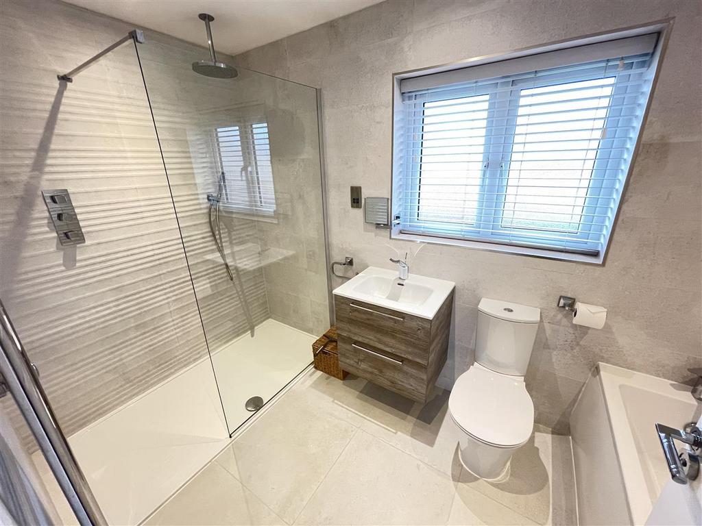Master En-Suite