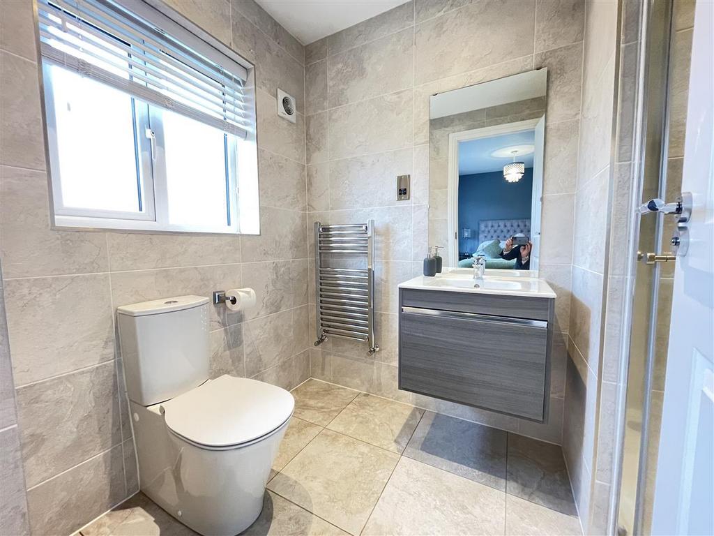 En-Suite (Bed 3)