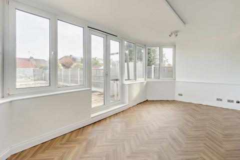 2 bedroom semi-detached bungalow for sale, Lyndale Avenue, Southend-on-sea SS2