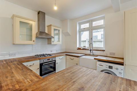 2 bedroom semi-detached bungalow for sale, Lyndale Avenue, Southend-on-sea SS2