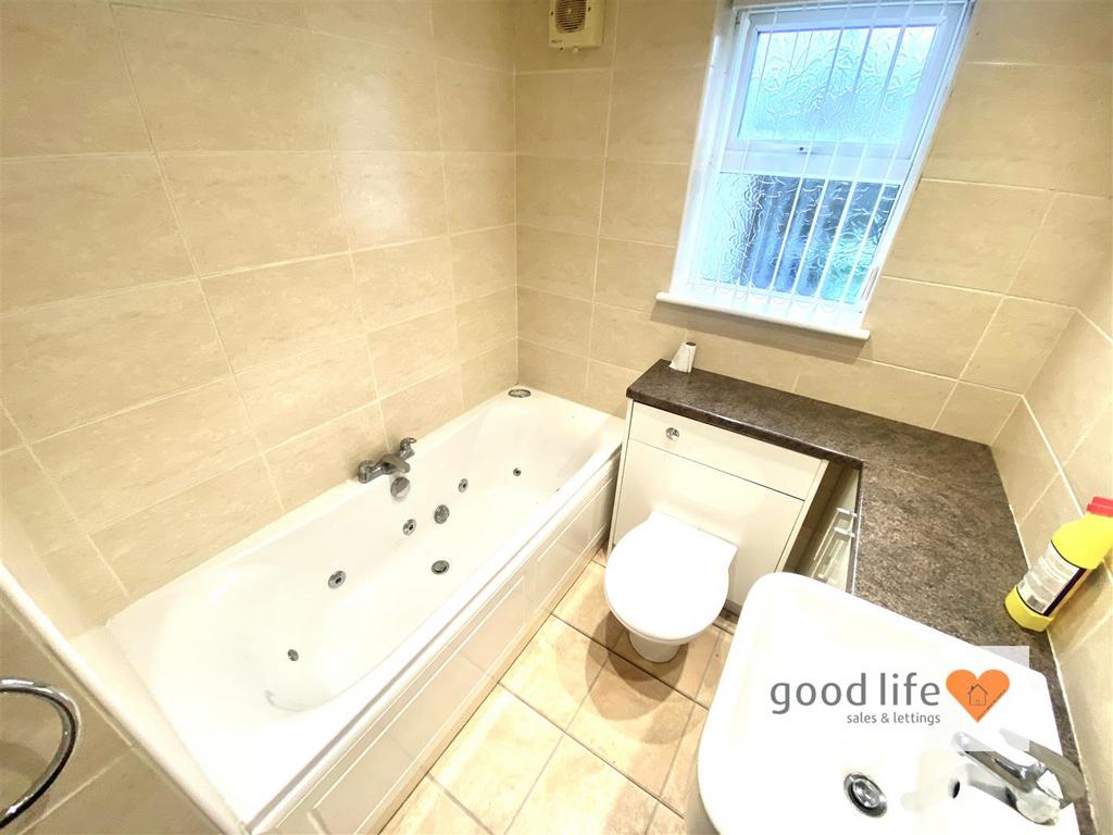 20251021 143937763 i OS10wyclifferoad.jpg