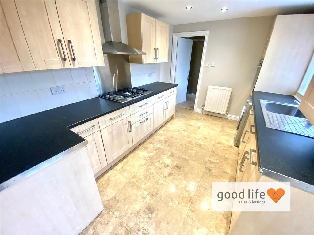 20251021 143859106 i OS10wyclifferoad.jpg