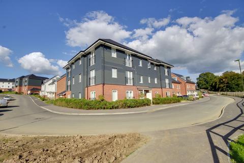 2 bedroom flat for sale, Virginia Drive, Haywards Heath, RH16