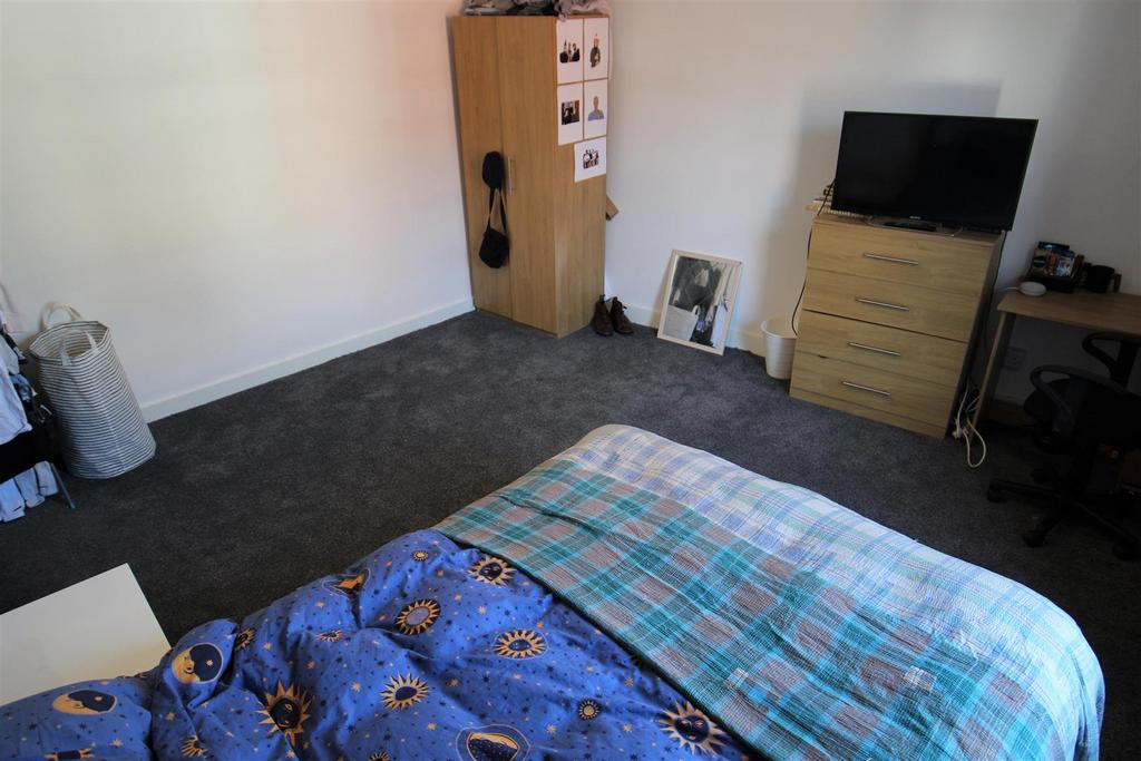 Bed1-2.jpg