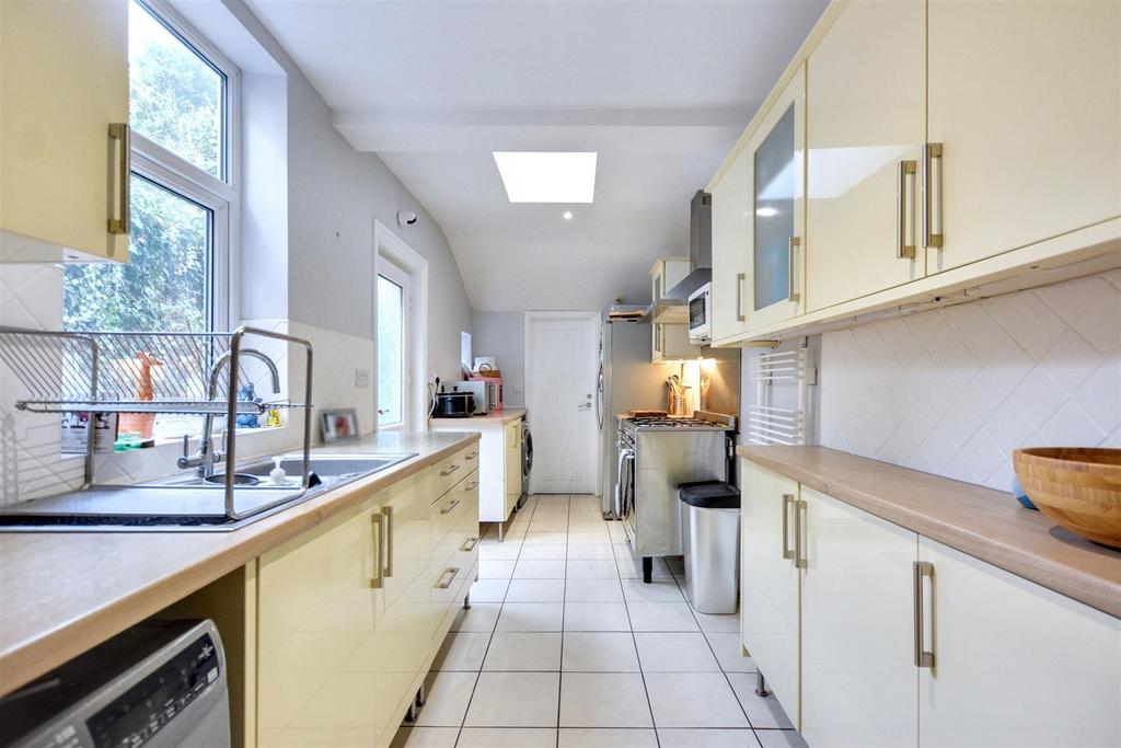 Kitchen 1.jpeg