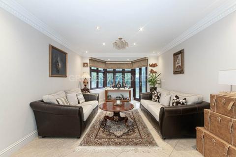 3 bedroom semi-detached house for sale, Beechcroft Avenue, New Malden