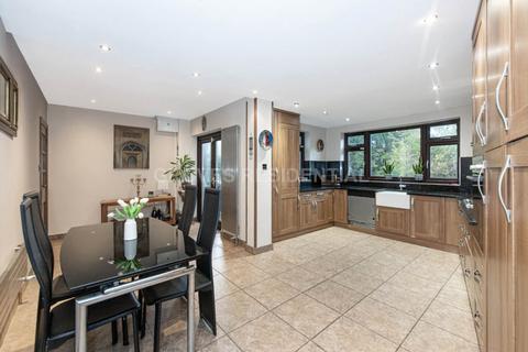 3 bedroom semi-detached house for sale, Beechcroft Avenue, New Malden