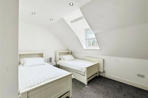 4 bedroom end of terrace house to rent, West Street, Kent ME13