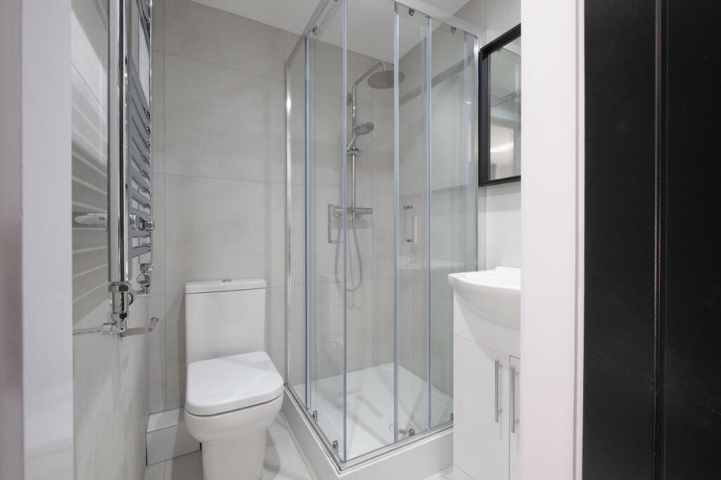 A modern, well-maintained bathroom suite featur...
