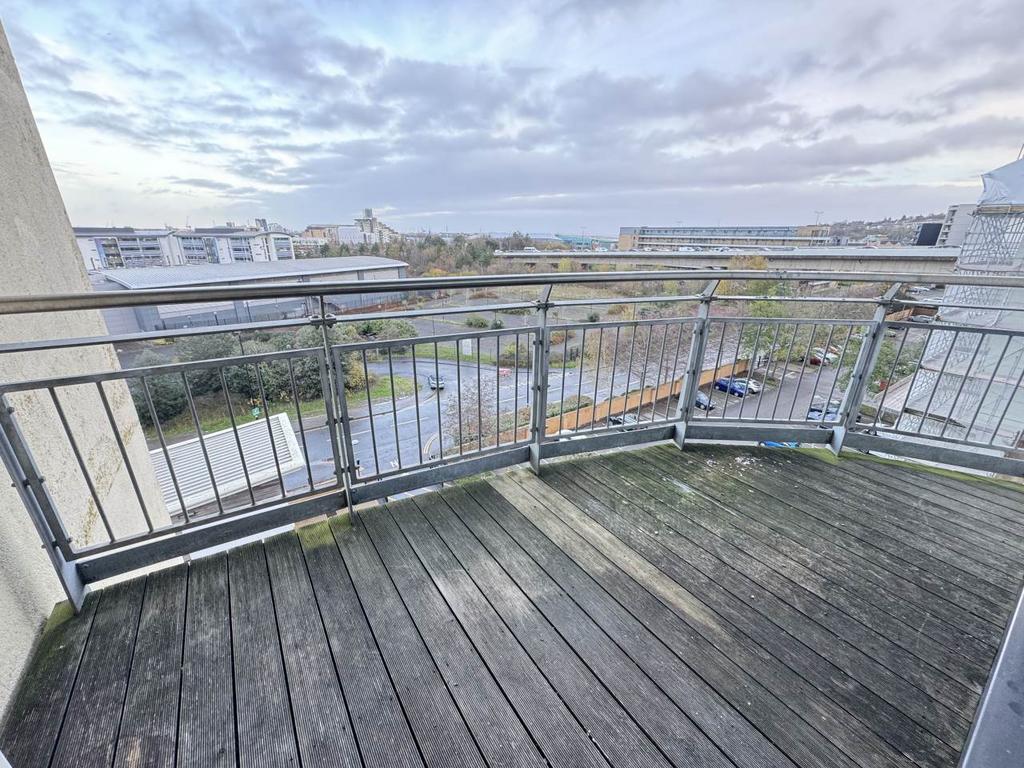 Balcony con