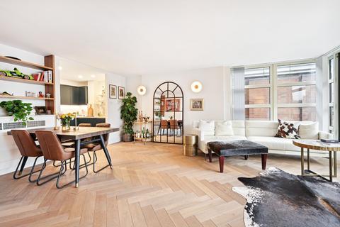 3 bedroom flat to rent, Buckingham Palace Road, London, SW1W