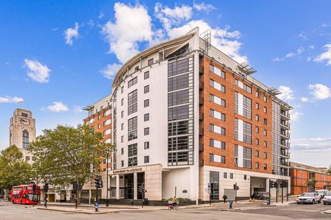 3 bedroom flat to rent, Buckingham Palace Road, London, SW1W