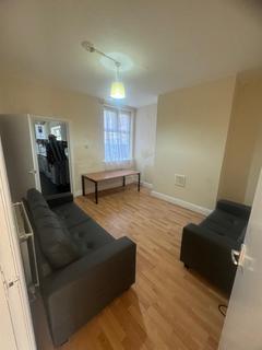 4 bedroom semi-detached house to rent, Upper West Grove, Manchester M13