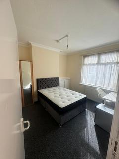4 bedroom semi-detached house to rent, Upper West Grove, Manchester M13