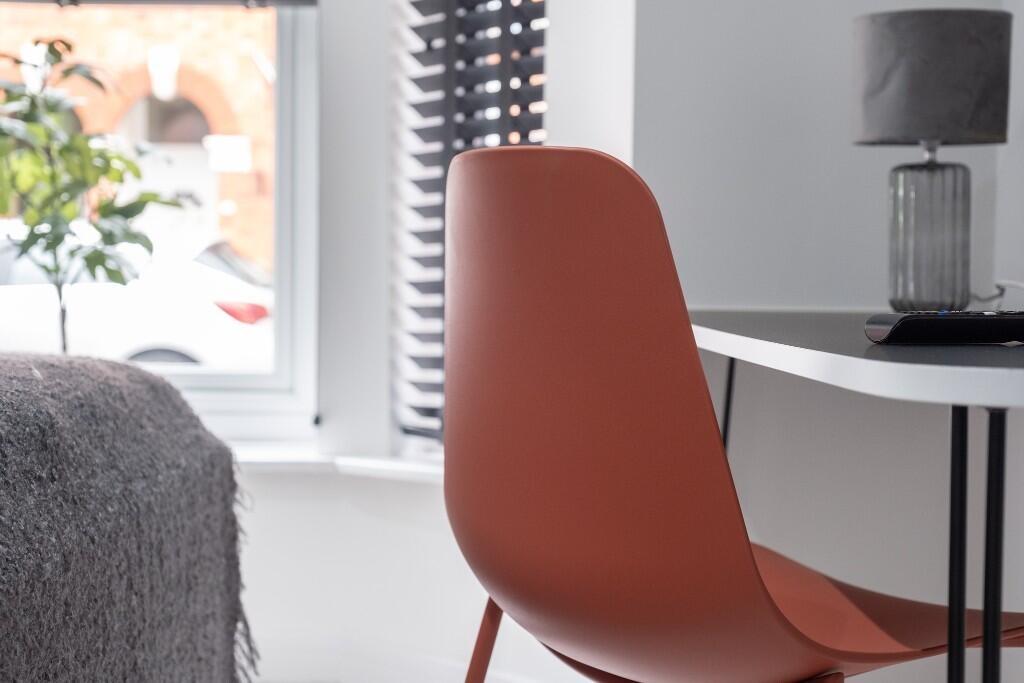 A modern and inviting living room with ample na...