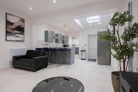 6 bedroom house to rent, Kesteven Street, Lincolnshire LN5