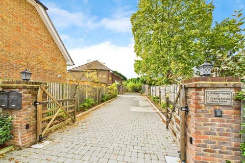 undefined, Avery Drive, Horsham RH12