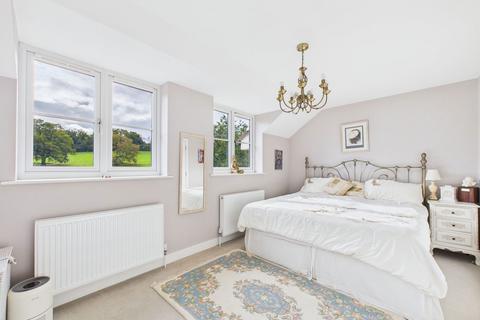 undefined, Avery Drive, Horsham RH12
