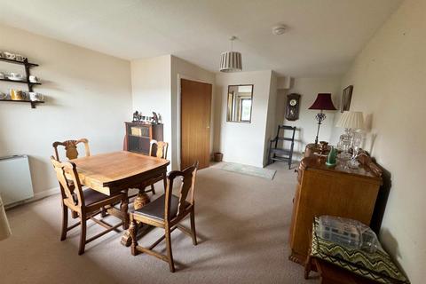 2 bedroom flat for sale, Gerddi Rheidol, Trefechan, Aberystwyth