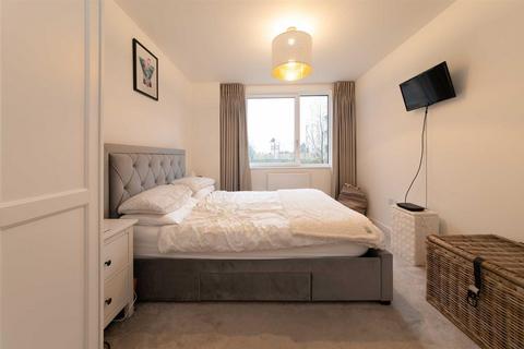 3 bedroom flat for sale, Medawar Drive, Laidlaw House, NW7