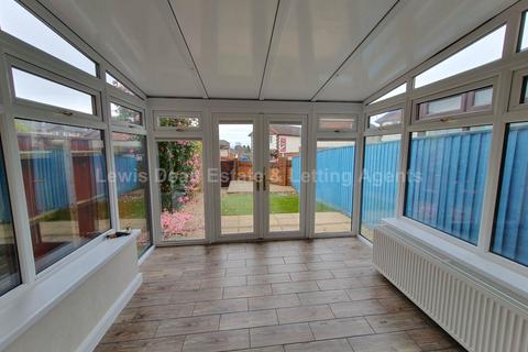 3 bedroom terraced house to rent, Fosters Spring, Lytchett Matravers