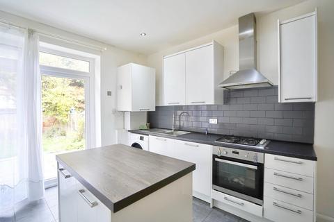 3 bedroom ground floor flat for sale, Hayes Crescent, London NW11