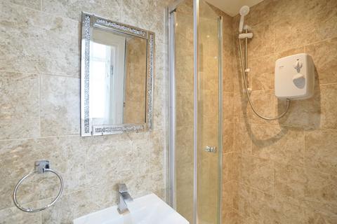 3 bedroom ground floor flat for sale, Hayes Crescent, London NW11