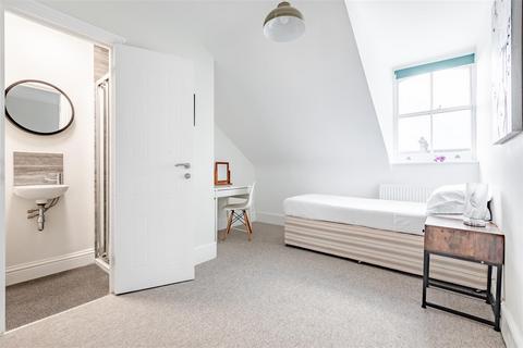 2 bedroom flat to rent, First Avenue, Hove