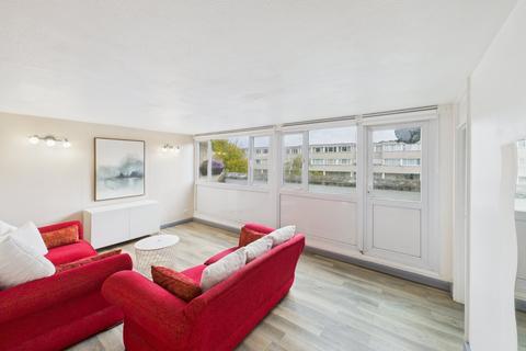 Mountbatten Square, Ward Royal, Windsor, Berkshire, SL4