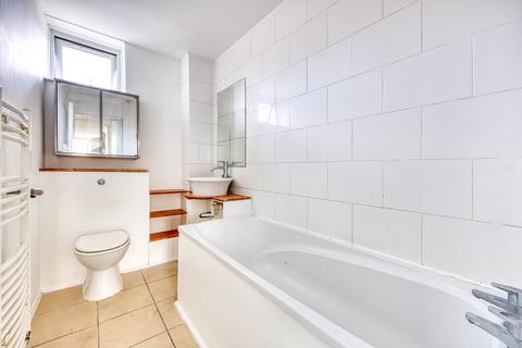 Flat 10, Kenwood House, 10 Cyprus Road, London, N9 9QE